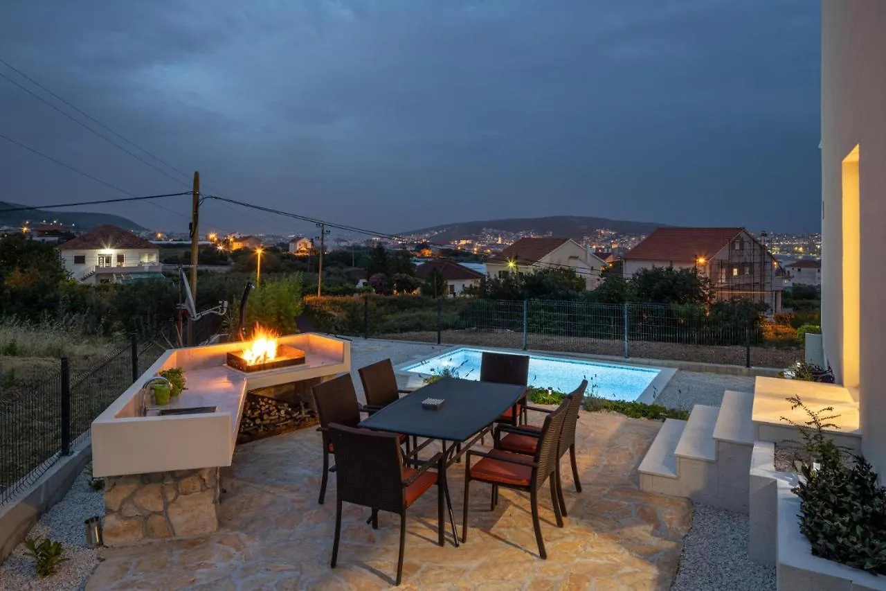Villa West Trogir 0*,  Croatia