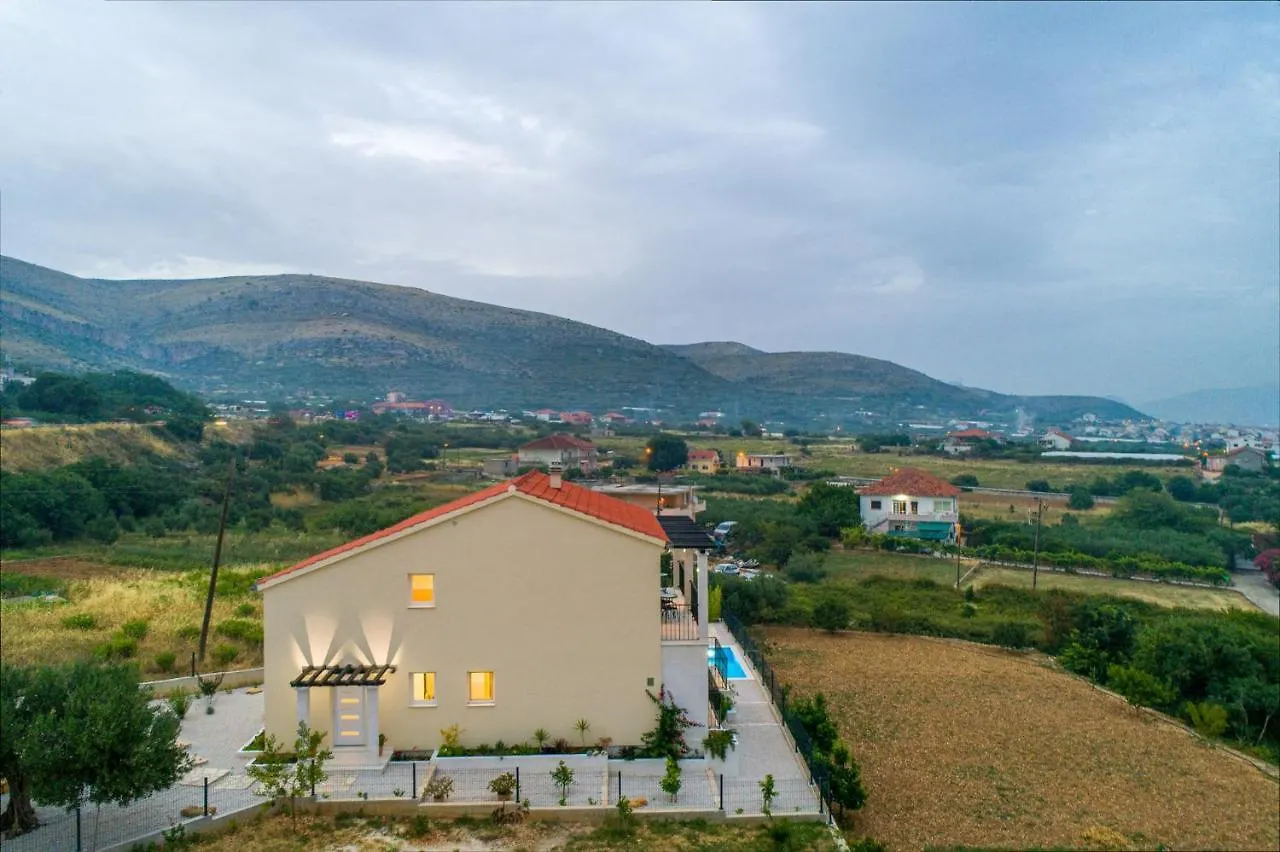 Villa West Trogir 0*,