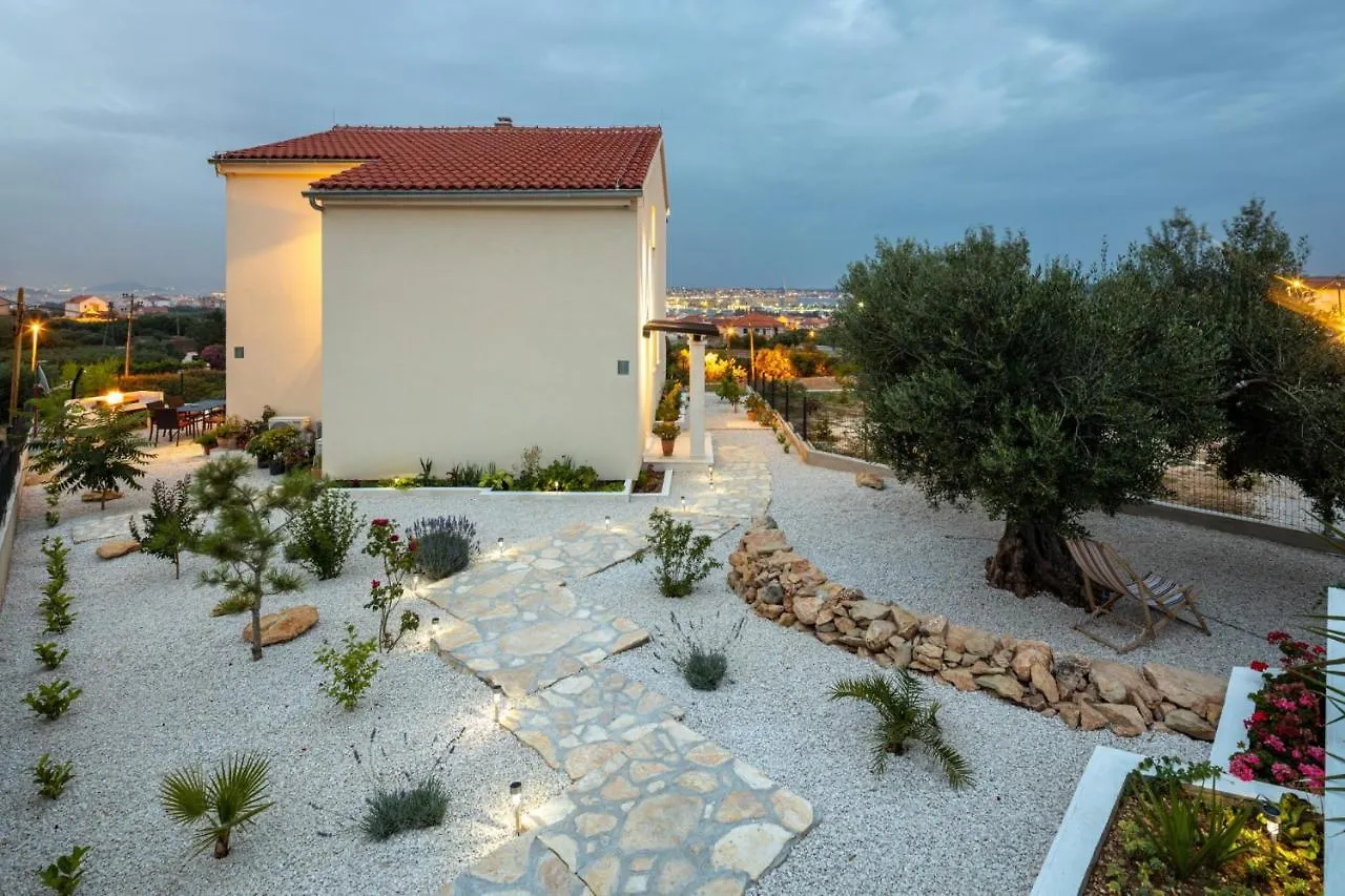 Villa West Trogir 0*,