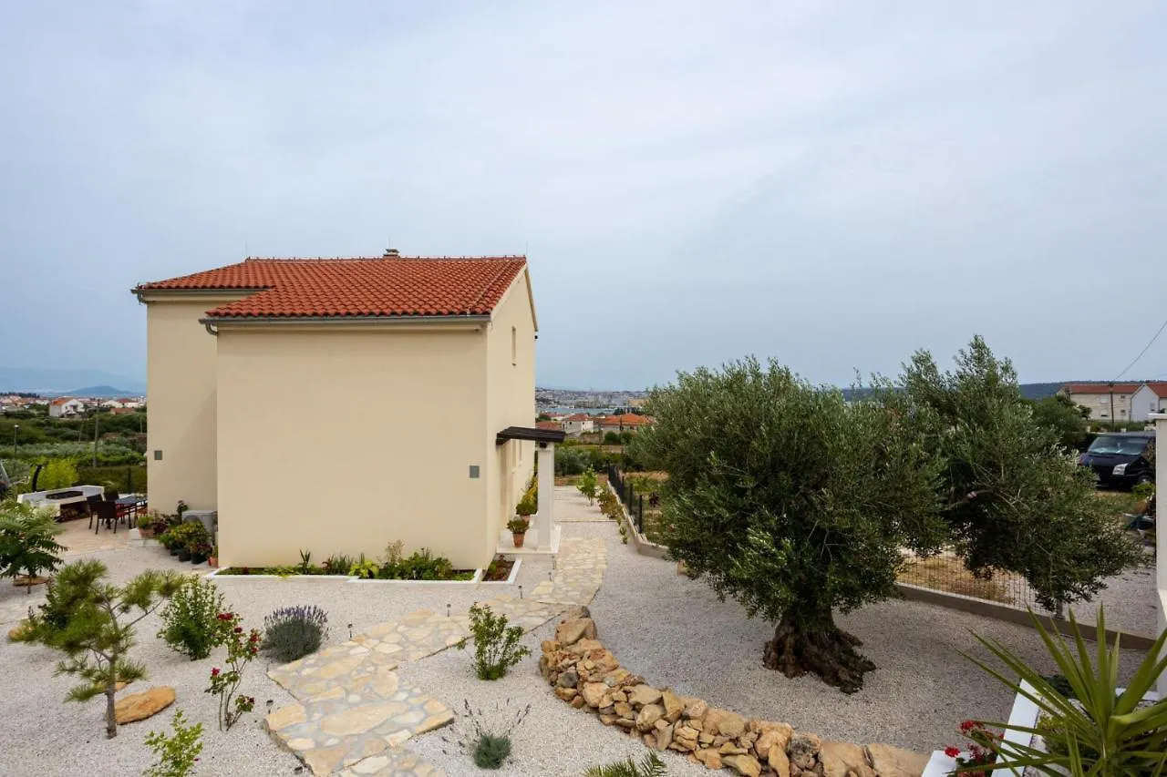 Villa West Trogir 0*,  Croatia