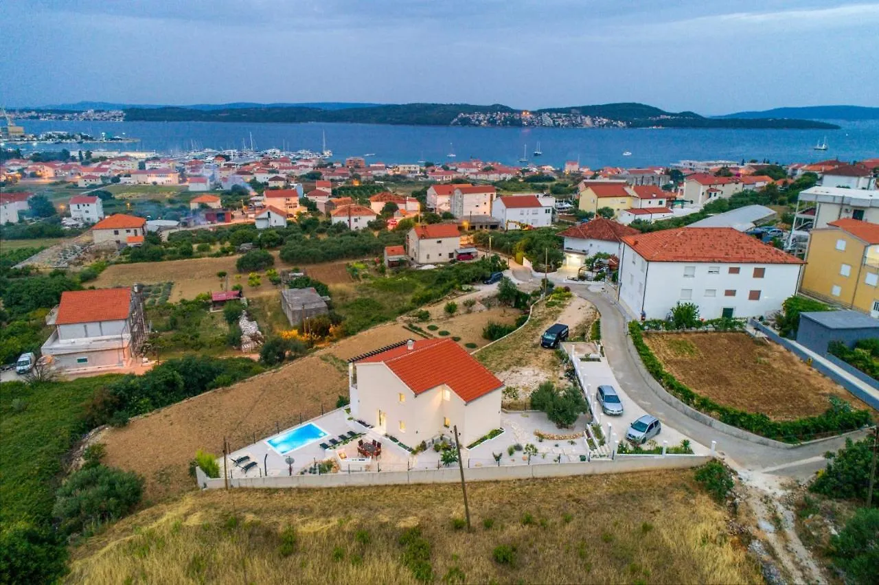 Villa West Trogir 0*,  Croatia